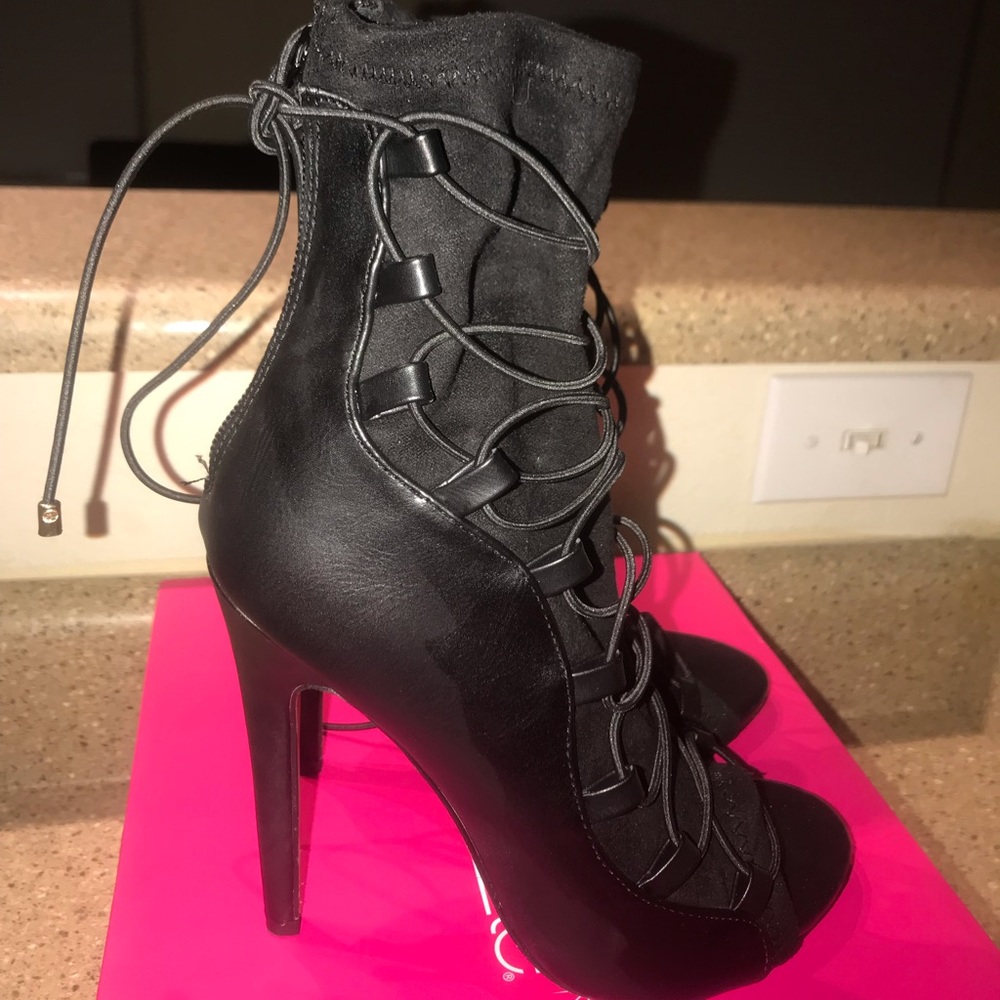 Black lace up heels / booties